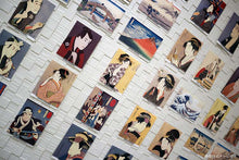 Cargar imagen en el visor de la galería, Sticker Wall Ukiyoe Deco Museum Kitagawa Utamaro in his heyday Caricature set Indoor flower fan Yoshino Tatsuta Approx. 10 x 14cm