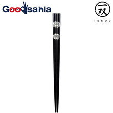 Laden Sie das Bild in den Galerie-Viewer, A pair of lacquered chopsticks, a pair of lacquered chopsticks, a large wheel