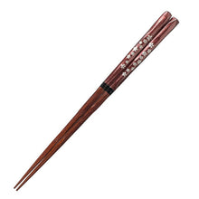 Laden Sie das Bild in den Galerie-Viewer, A pair of painted chopsticks, Kezurizakura