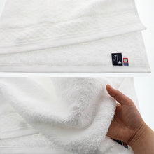 Muat gambar ke penampil Galeri, Bath towel SOLA white approx. 60 x 120 cm
