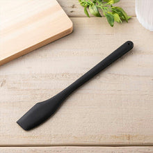 Cargar imagen en el visor de la galería, KAI SELECT100 Slim Silicone Spatula Dishwasher Safe Black Approx. 22.2 x 3 x 0.8cm DH3142
