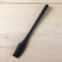 Cargar imagen en el visor de la galería, KAI SELECT100 Slim Silicone Spatula Dishwasher Safe Black Approx. 22.2 x 3 x 0.8cm DH3142