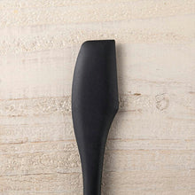 Cargar imagen en el visor de la galería, KAI SELECT100 Slim Silicone Spatula Dishwasher Safe Black Approx. 22.2 x 3 x 0.8cm DH3142