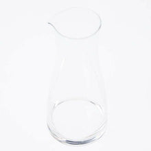 Laden Sie das Bild in den Galerie-Viewer, Toyo Sasaki Glass Water Pitcher Carafe Large 800ml Made in Japan 61203 (Water Pitcher Carafe Decanter Pitcher Jug Glass Pot Glass Pitcher Water Pitcher Water Carafe Glass Jug)