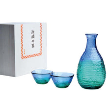 Laden Sie das Bild in den Galerie-Viewer, Toyo Sasaki Glass Sake Set: Sake Bottle (290ml) x 1, Sake Cups (40ml) x 2, Made in Japan (G604-M77)