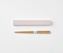 将图片加载到图库查看器,Chopstick box set tutu Chopsticks/Chopstick box set Made in Japan Light pink (Chopstick box) approx. 2.7x19.1x1.2cm, (Chopsticks) approx. 18cm T-36381 (Cutlery My Chopsticks Chopstick box 18cm Lunch box for women)