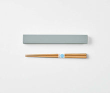 将图片加载到图库查看器,Chopstick box set tutu Chopsticks/Chopstick box set Made in Japan Gray (Chopstick box) approx. 2.7x19.1x1.2cm, (Chopsticks) approx. 18cm T-36384 (Cutlery My Chopsticks Chopstick box 18cm Lunch box for women)