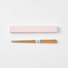 将图片加载到图库查看器,Chopstick box set chiaro Chiaro chopsticks/chopstick box set made in Japan Light pink (Chopstick box) approx. 2.7x19.1x1.2cm, (Chopsticks) approx. 18cm T-36407 (Cutlery My Chopsticks 18cm Lunch Box Women)