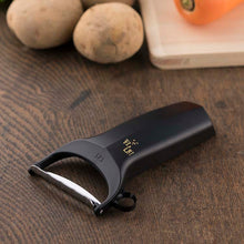 Load image into Gallery viewer, KAI Sekimagoroku Kitchen Knife Peeler Compact