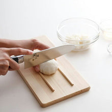 Cargar imagen en el visor de la galería, KAI Sekimagoroku Magnolia Kitchen Knife Santoku 165mm