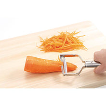 Cargar imagen en el visor de la galería, KAI Sekimagoroku Peeler Slice&Julienne Set Regular Made In Japan Silver