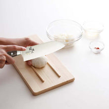 Cargar imagen en el visor de la galería, KAI Sekimagoroku Peacock Kitchen Knife Small Santoku 145mm