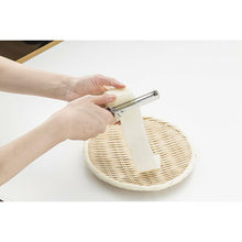 将图片加载到图库查看器,KAI Sekimagoroku Vertical Long Peeler Made In Japan Silver Approx. 24×3.5×2cm