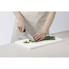 Cargar imagen en el visor de la galería, KAI Sekimagoroku Wakatake Kitchen Knife Santoku Dishwasher-safe Made In Japan Silver 165mm