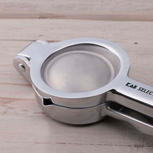 Load image into Gallery viewer, KAI SELECT100 Mini Squeezer Silver Small Citrus Juicer