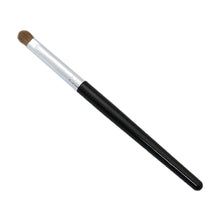 Load image into Gallery viewer, Made In Japan Eye Shadow Brush (MK-564)
