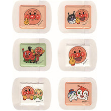 Laden Sie das Bild in den Galerie-Viewer, Muhi's Injury / Wound Tape L, Anpanman 8 sheets - To protect wounds.  Fits the child's fingers firmly.  The size is the length of the child's finger, so it is easy to use and protects the wound of a child who is active.  There are 8 kinds of designs with Anpanman characters, 8 pieces in total.