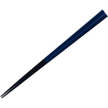 Laden Sie das Bild in den Galerie-Viewer, A pair of painted chopsticks, ebony, Tenshin

