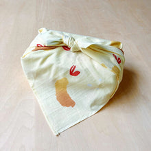 Cargar imagen en el visor de la galería, Handkerchief kenema dyed handkerchief fried shrimp approx. 44 x 44 cm
