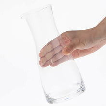 Laden Sie das Bild in den Galerie-Viewer, Toyo Sasaki Glass Water Pitcher Carafe Large 800ml Made in Japan 61203 (Water Pitcher Carafe Decanter Pitcher Jug Glass Pot Glass Pitcher Water Pitcher Water Carafe Glass Jug)
