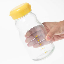 Load image into Gallery viewer, Toyo Sasaki Glass Storage Container, "My Family's Secret Flavor Sauce" Series, Large, 930ml, Made in Japan, Yellow, I-77827-Y-YK-JAN (Storage Jar, Glass Storage Container, Glass Bottle, Storage Jar, Seasoning Container, Seasoning Bottle, Seasoning Container, Sauce Container)
