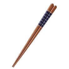 Laden Sie das Bild in den Galerie-Viewer, Painted chopsticks, Seiryu Ichihan, non-slip, dishwasher safe
