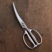 Muat gambar ke penampil Galeri, KAI Sekimagoroku Kitchen Scissors Forged All Stainless Steel Curve
