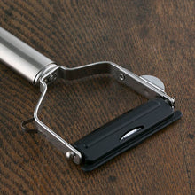 Load image into Gallery viewer, KAI Sekimagoroku Peeler  Regular
