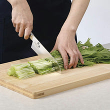 Laden Sie das Bild in den Galerie-Viewer, KAI Sekimagoroku Peacock Kitchen Knife Santoku  165mm 
