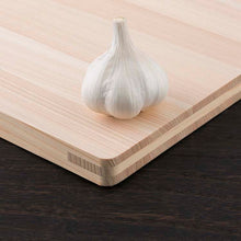 Cargar imagen en el visor de la galería, KAI Sekimagoroku Cutting Board Hinoki Cypress Wood Natural Approx. 39×24cm 
