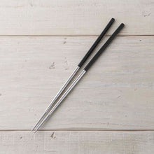 Cargar imagen en el visor de la galería, KAI SELECT100 Stainless Steel Chopsticks Black 33cm
