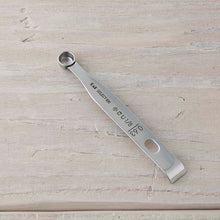 Cargar imagen en el visor de la galería, KAI SELECT100 Measuring Spoon 0.63ml 1/8 Teaspoon
