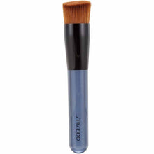 Muat gambar ke penampil Galeri, Shiseido Foundation Brush 131 (with special case)
