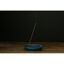 Cargar imagen en el visor de la galería, Kayuragi Incense &amp; Mini Ceramic Holder - Wisteria 40 Sticks

