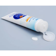 Laden Sie das Bild in den Galerie-Viewer, Kose softymo White Medicated Cleansing Wash 190g
