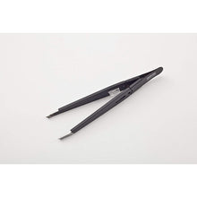 Load image into Gallery viewer, Diagonal Slanted Tip Design Beauty Tweezers Black
