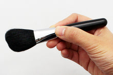Laden Sie das Bild in den Galerie-Viewer, KUMANO BRUSH Make-up Brushes  SR-Series Cheek Brush Make-up Cosmetics Blusher Use Slanted-type Mountain Goat Hair
